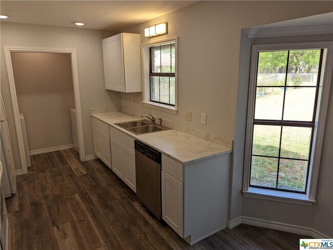 Building Photo - 1105 Timmons Dr