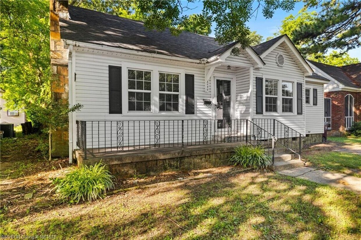 Primary Photo - 2030 S L St