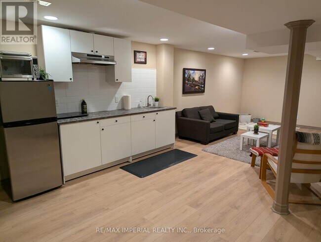 Photo du bâtiment - 249 Thornway Ave