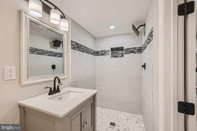 Foto del edificio - 4111 Sunnyside Ave