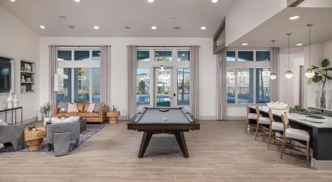 Foto del edificio - 1320 Caprice Dr