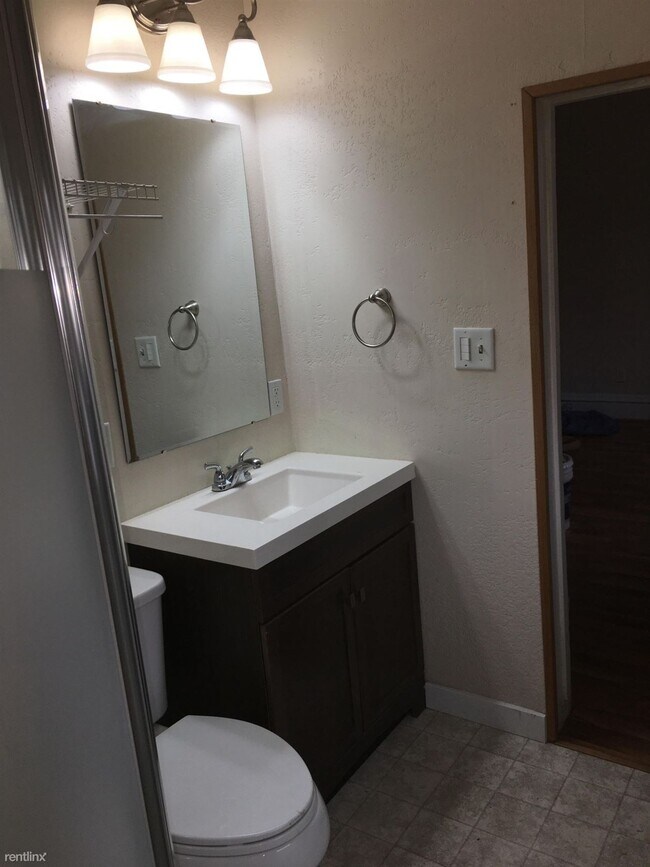 Building Photo - 2 br, 1 bath House - 305 3rd St NE
