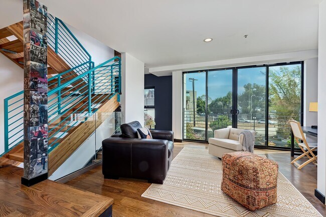 Foto del edificio - 815 Hampton Dr