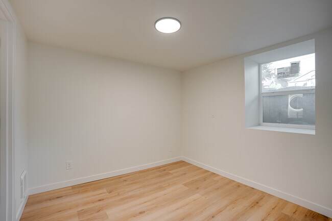 Foto del edificio - 2581 9th Ave W