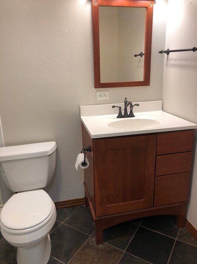 Bathroom - 1260 York St