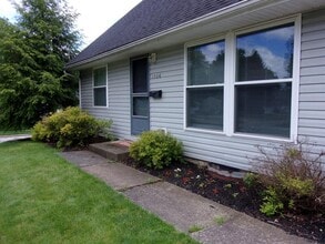 Building Photo - 1536 Briarwood Cir