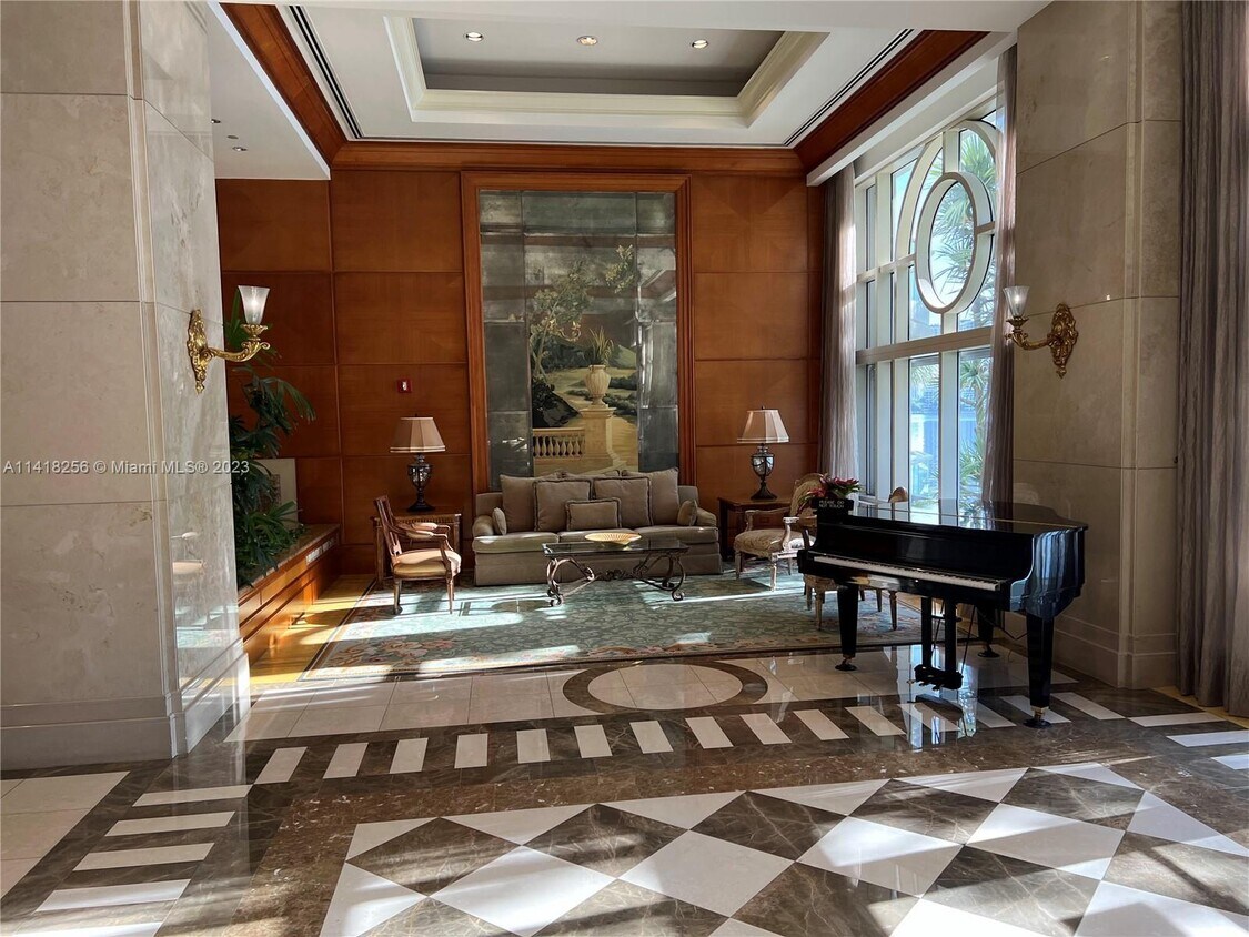 Foto principal - 7000 Island Blvd