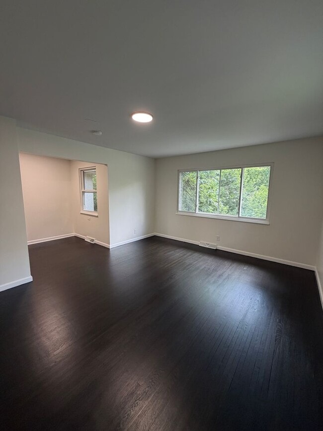 Building Photo - 2376 Westwood Dr