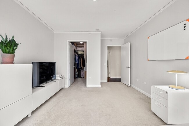 Building Photo - 201 N Westshore Dr