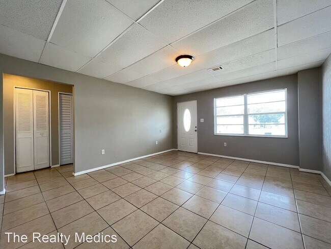 Building Photo - 3 br, 2 bath House - 15 Palm Ct