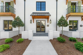 Building Photo - 2209 Paul W Bryant Dr