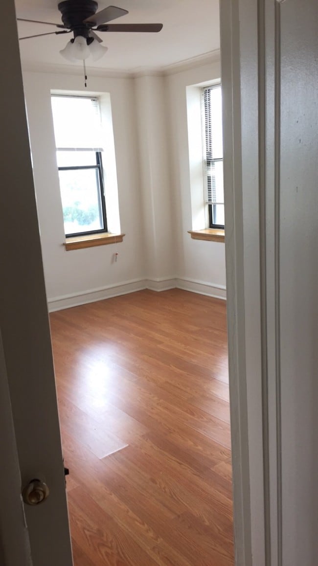 The Seville Apartments Apartments Chicago, IL