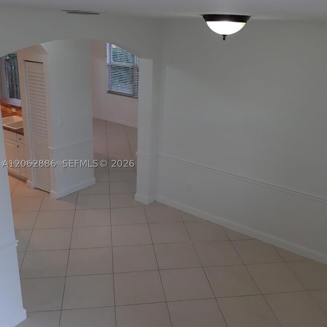 Foto del edificio - 1398 NE 33rd Ave