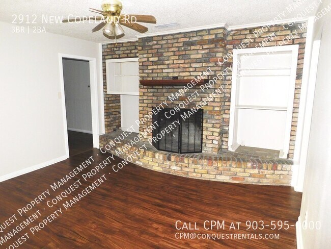 Building Photo - Charming 3 Bedroom, 2 Bath Home w/Den!