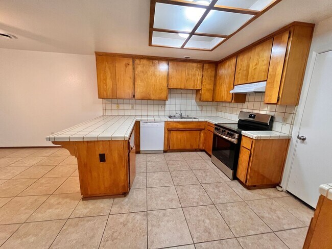 Foto del edificio - 3 Bedroom 2 Bath Duplex for Rent!