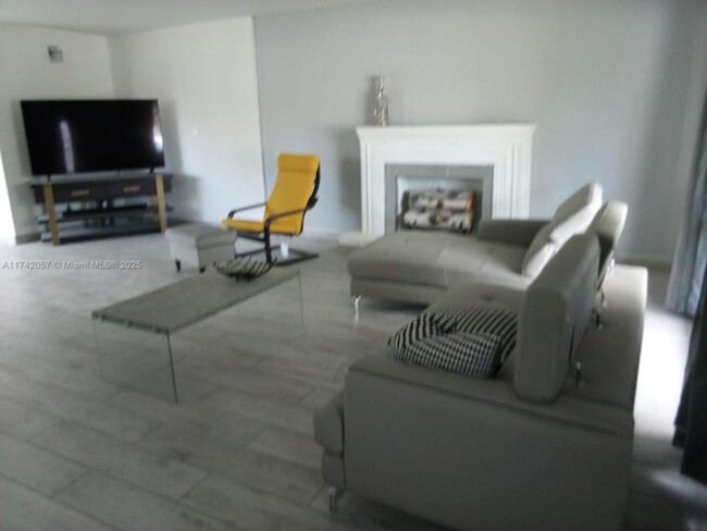 Foto del edificio - 3 bedroom in Hollywood FL 33020