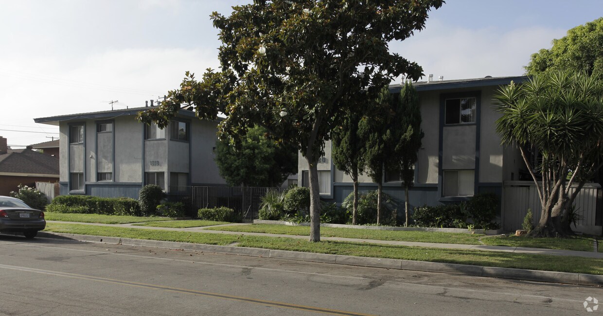 Foto del edificio - 1818 W Greenleaf Ave