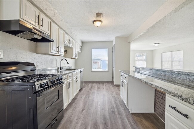Building Photo - 6714 Goforth St