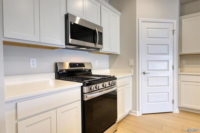 Foto del edificio - 244 Granby Ln