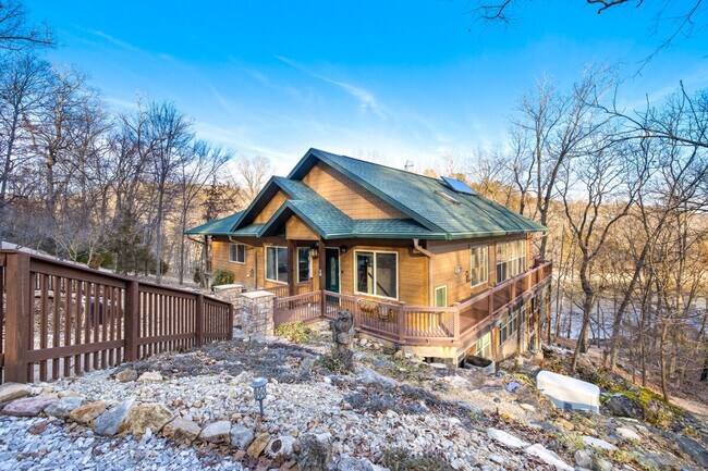 Foto del edificio - 366 Lakeside Rd