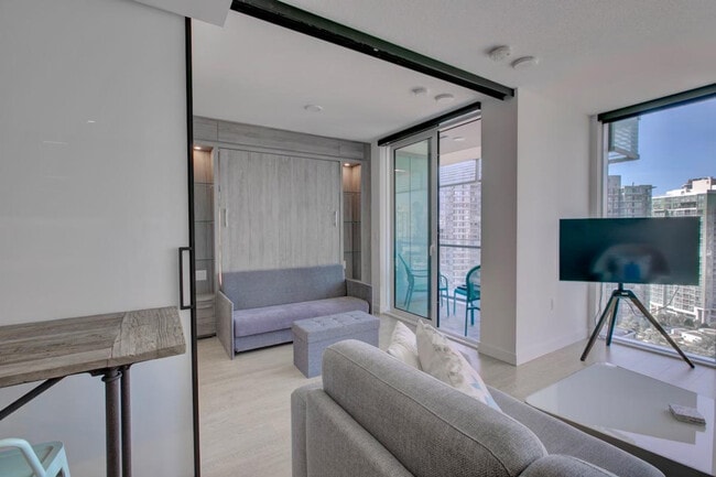 Building Photo - 87 Nelson St.