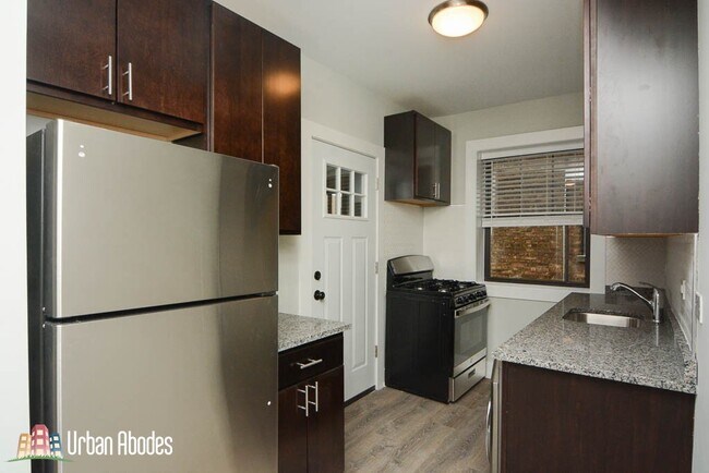 Foto del edificio - 1128 Maple Ave