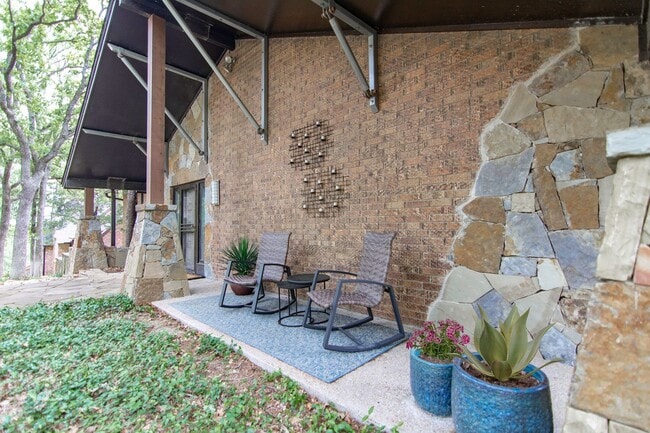 Building Photo - Hidden Beautiful 3 Bed, 2.5 Bath in Desira...