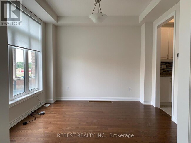 Building Photo - 220 Coronation Rd