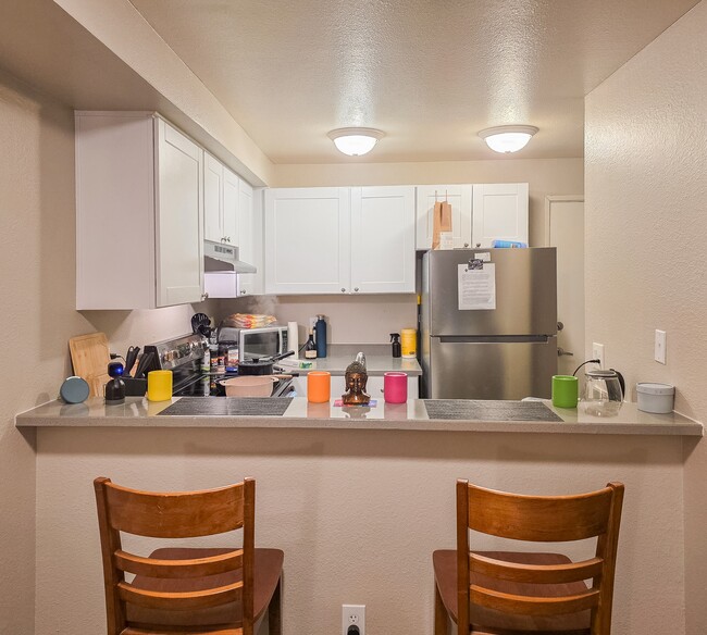 Building Photo - City Views