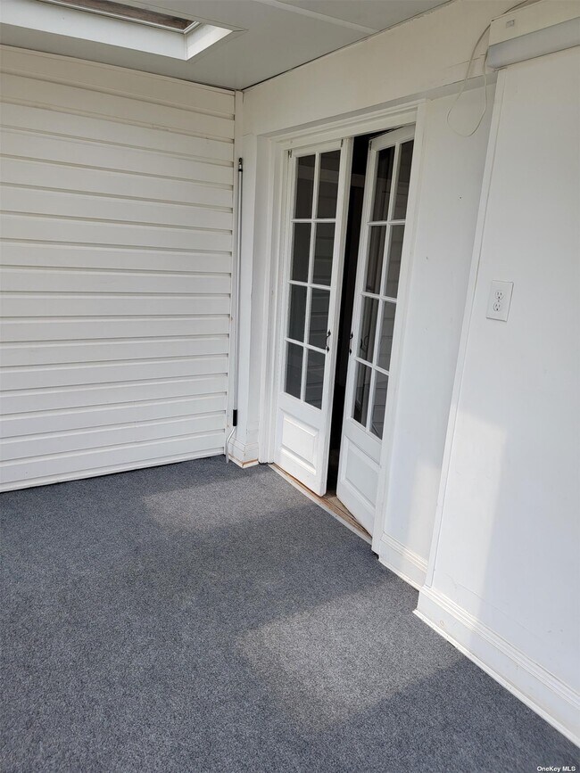 Building Photo - 247 Railroad Ave