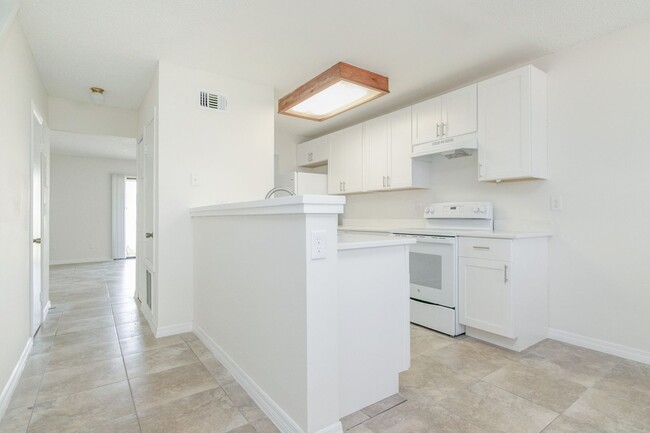 Foto del edificio - Beautiful 2BR/1.5BA Townhome for rent Near...
