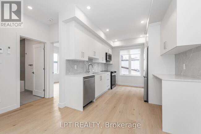 Photo du bâtiment - 250 Shakespeare St