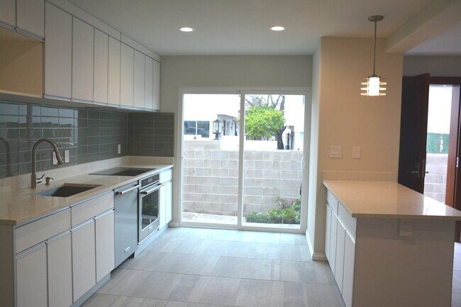 Building Photo - 8907 Tronewood Dr