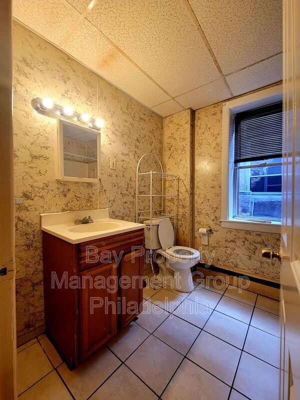 Primary Photo - 412 Long Ln