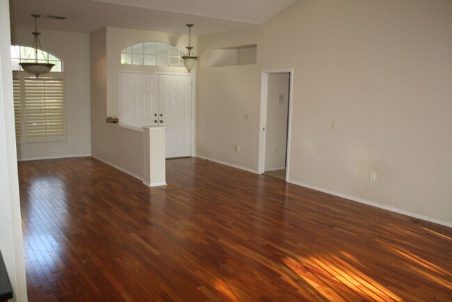 Foto del edificio - Beautiful 3 Bedroom two Bath