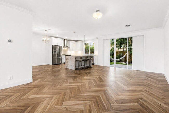 Foto del edificio - 350 SW 8th St