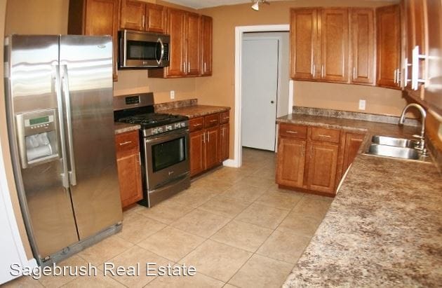 Building Photo - 3 br, 3 bath House - 225 Sasser Dr.
