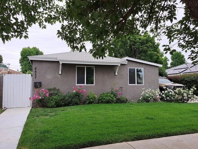 Building Photo - 6657 Zelzah Ave