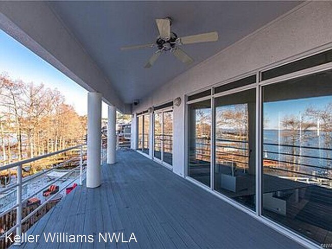 Building Photo - 3 br, 2.5 bath House - 5721 Lakefront Dr