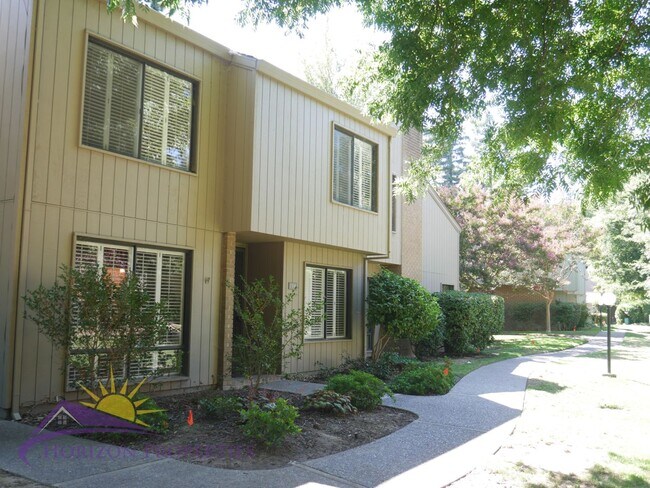Foto del edificio - Spacious 2 Bed 2.5 Bath 1,835 sqft Campus ...