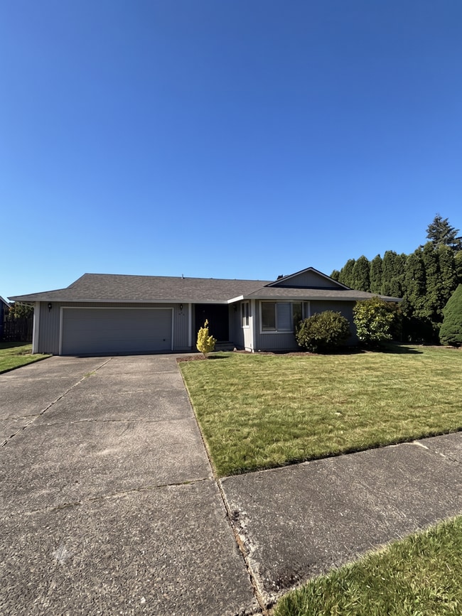 Building Photo - 408 E Pinehurst Dr