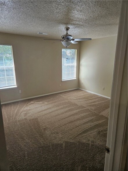 Foto del edificio - 1901 Dogwood Pl