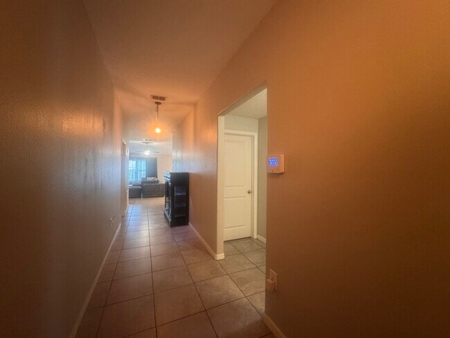 Foto del edificio - Beautifully Designed 4 Bedroom, 2 Bath Home