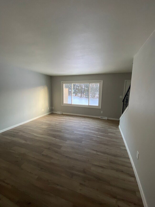 Building Photo - 153 W Park Ln