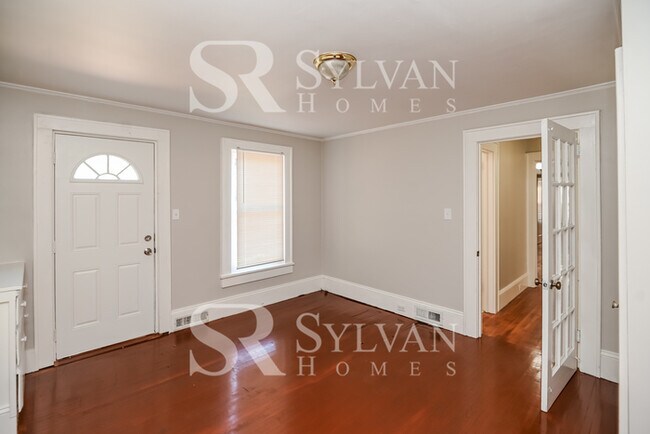 Foto del edificio - The living is easy in this 4 bedroom, 2 ba...
