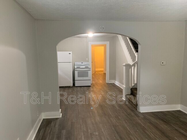 Foto del edificio - 3725 N Kenwood Ave