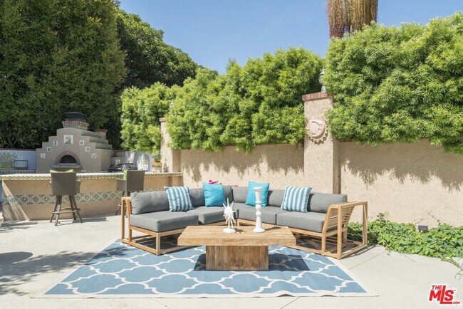 Building Photo - 7036 Grasswood Ave