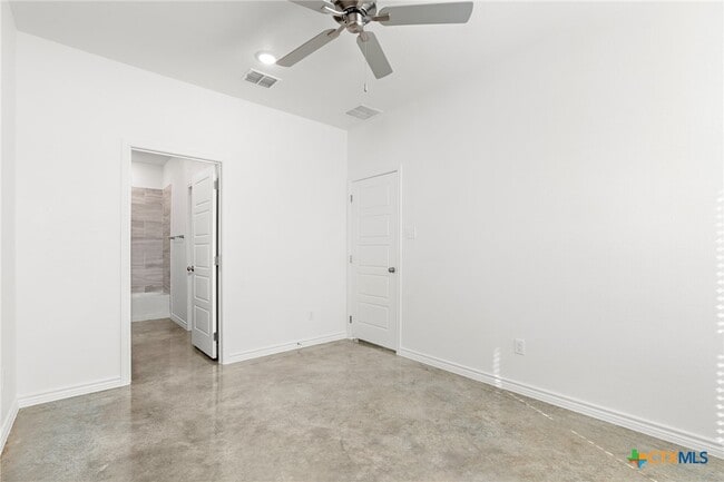 Foto del edificio - 3800 Hickory Dr