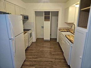 Building Photo - 365 Bare St