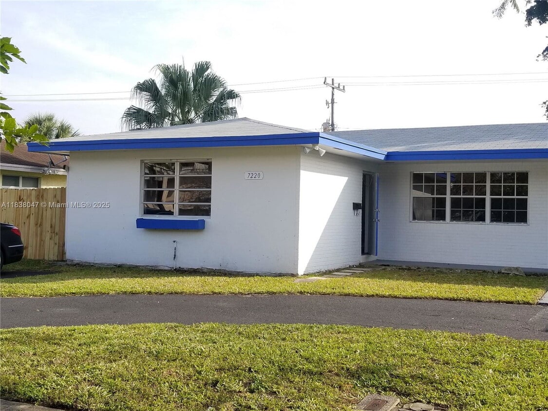 Primary Photo - 7220 NW 16th St